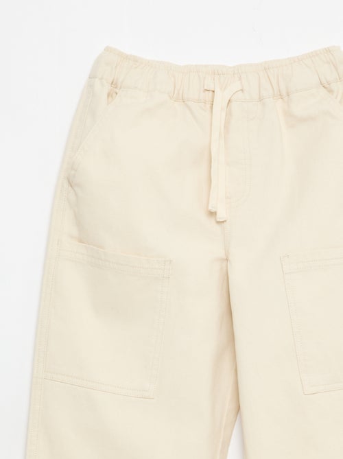 Jogpants com bolsos aplicados laterais - Kiabi