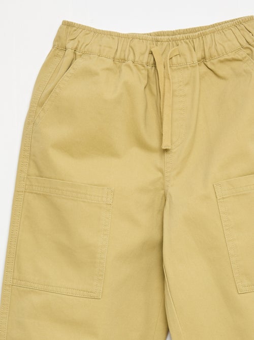 Jogpants com bolsos aplicados laterais - Kiabi Jogpants com bolsos aplicados laterais - Kiabi