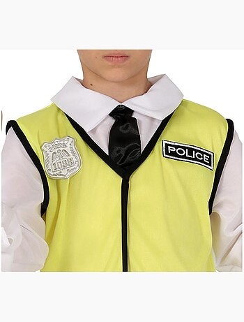 Kit ou uniforme policial: colete, chapéu e camisa.