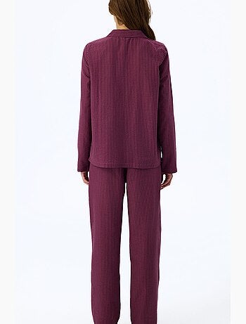 Lea conjunto de pijama às riscas com camisa e calça, manga comprida penti
