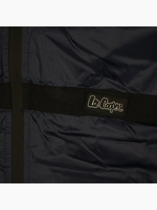 Lee cooper - parka com fecho de correr e capuz com acabamento em pele sintética - Kiabi Lee cooper - parka com fecho de correr e capuz com acabamento em pele sintética - Kiabi