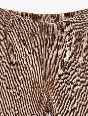 Legging flare fit em textura de veludo