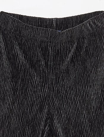 Legging flare fit em textura de veludo