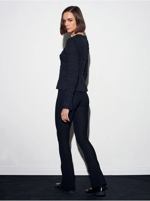 Leggings à boca de sino de cintura subida com detalhe de botões dilvin - Kiabi Leggings à boca de sino de cintura subida com detalhe de botões dilvin - Kiabi
