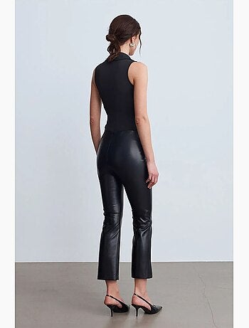 Leggings boca de sino em pele sintética de cintura subida dilvin