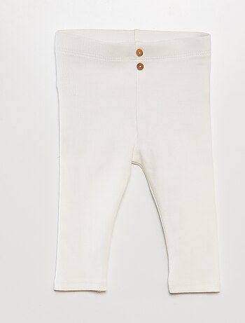 Leggings caneladas com botões