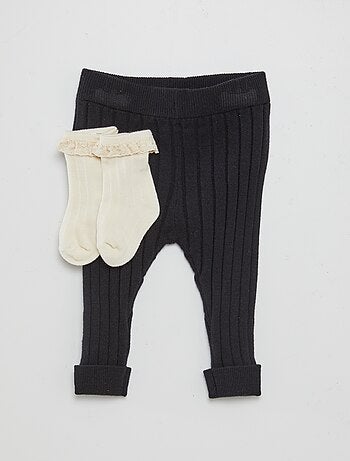 Leggings caneladas + meias com bordado