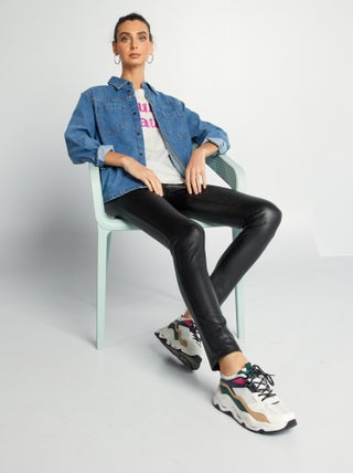 Leggings de cintura subida em pele sintética