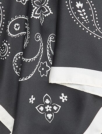 Lenço estampado \'bandana\'