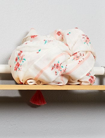 Lenço florido com pompons - Kiabi