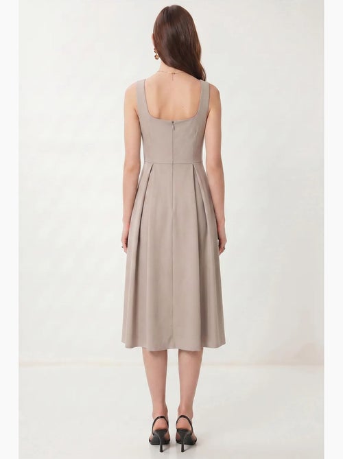 Lindo vestido midi com decote quadrado e corte em a, com fecho de correr. Istanbul - Kiabi Lindo vestido midi com decote quadrado e corte em a, com fecho de correr. Istanbul - Kiabi