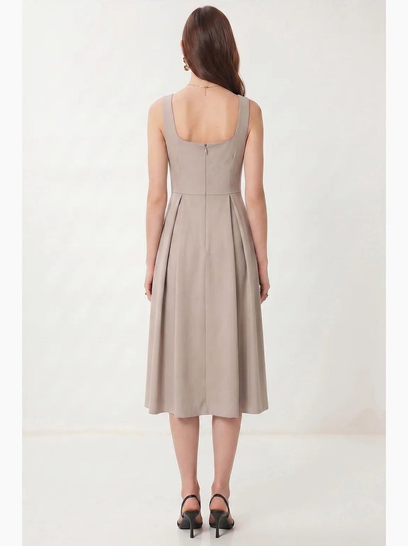 Lindo vestido midi com decote quadrado e corte em a, com fecho de correr. Istanbul Areia - Kiabi