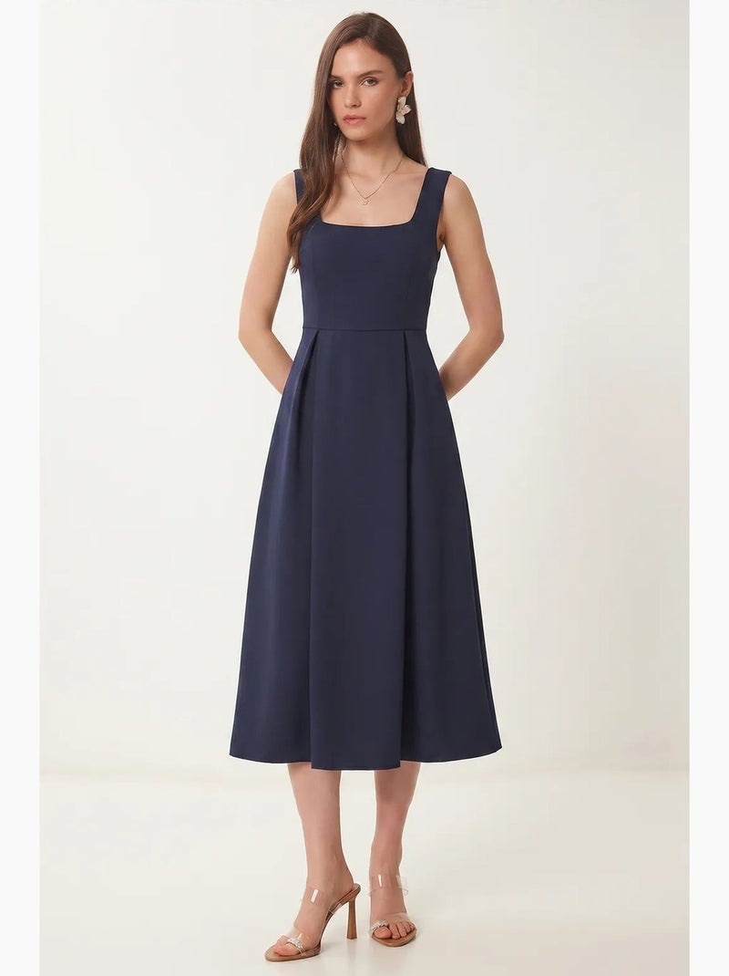 Lindo vestido midi com decote quadrado e corte em a, com fecho de correr. Istanbul Azul-marinho - Kiabi