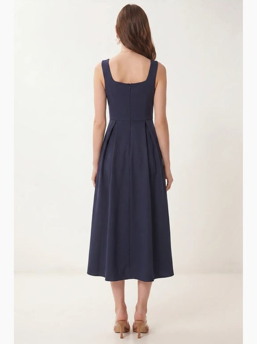Lindo vestido midi com decote quadrado e corte em a, com fecho de correr. Istanbul - Kiabi Lindo vestido midi com decote quadrado e corte em a, com fecho de correr. Istanbul - Kiabi
