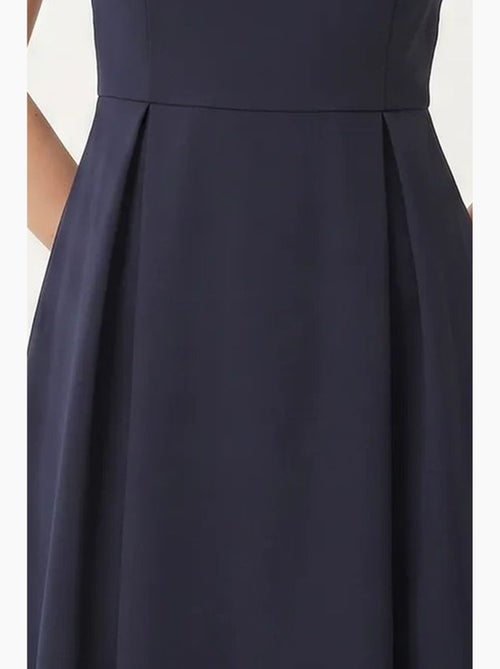 Lindo vestido midi com decote quadrado e corte em a, com fecho de correr. Istanbul - Kiabi Lindo vestido midi com decote quadrado e corte em a, com fecho de correr. Istanbul - Kiabi