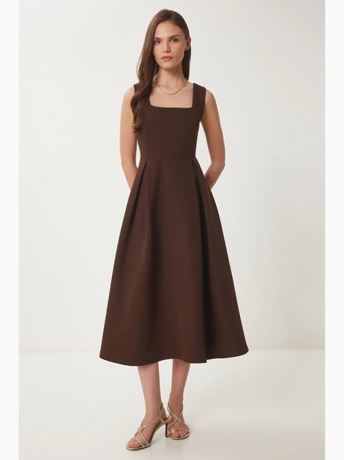 Lindo vestido midi com decote quadrado e corte em a, com fecho de correr. Istanbul - Kiabi Lindo vestido midi com decote quadrado e corte em a, com fecho de correr. Istanbul - Kiabi
