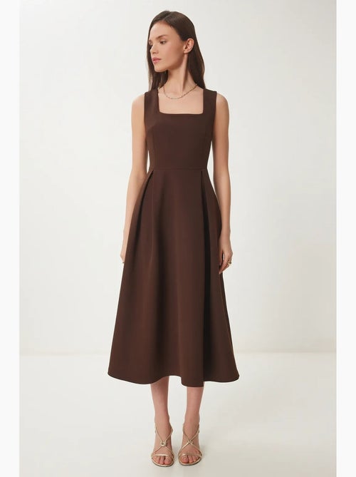 Lindo vestido midi com decote quadrado e corte em a, com fecho de correr. Istanbul - Kiabi Lindo vestido midi com decote quadrado e corte em a, com fecho de correr. Istanbul - Kiabi
