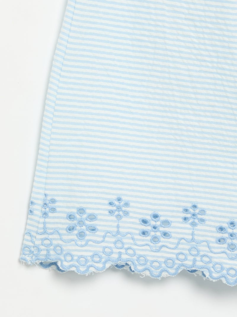 Macacão curto às riscas em seersucker com smock e bordados Azul - Kiabi