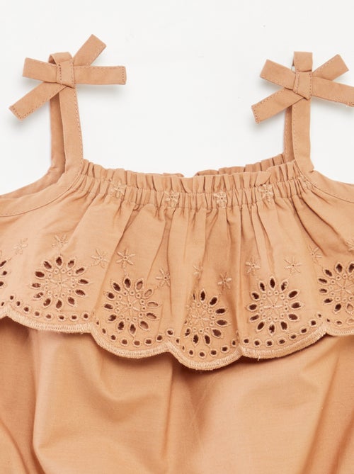 Macacão curto com bordado inglês - Kiabi