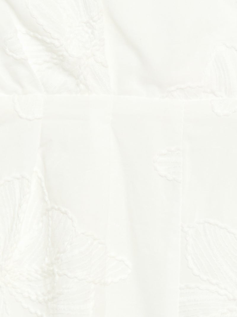 Macacão curto com grandes flores bordadas Branco - Kiabi