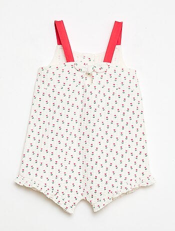 Macacão curto em material waffle com padrão