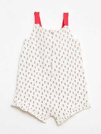 Macacão curto em material waffle com padrão