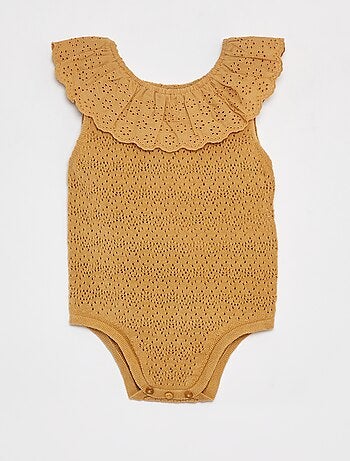 Macacão curto em tricô com gola de fantasia