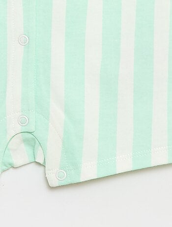 Macacão de manga curta com padrão