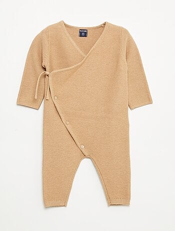 Macacão em tricô com abertura cruzada