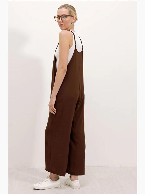 Macacão relaxed fit de perna larga com decote quadrado bdart - Kiabi Macacão relaxed fit de perna larga com decote quadrado bdart - Kiabi