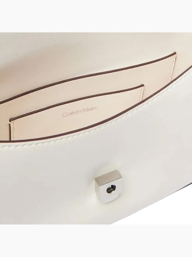 Mala a tiracolo castanha calvin klein jeans flap camera para mulher Branco - Kiabi