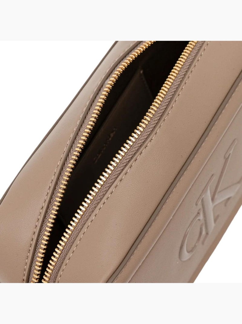 Mala a Tiracolo Taupe Calvin Klein Jeans Bold Ck para Mulher Bege - Kiabi