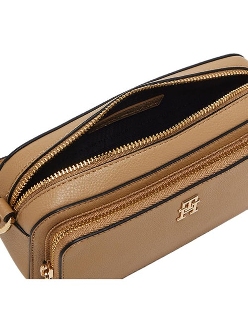 Mala a tiracolo tommy hilfiger daily camera castanha para mulher - Kiabi Mala a tiracolo tommy hilfiger daily camera castanha para mulher - Kiabi