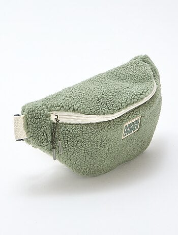 Mala de cintura lisa efeito borreguito 27x15 cm