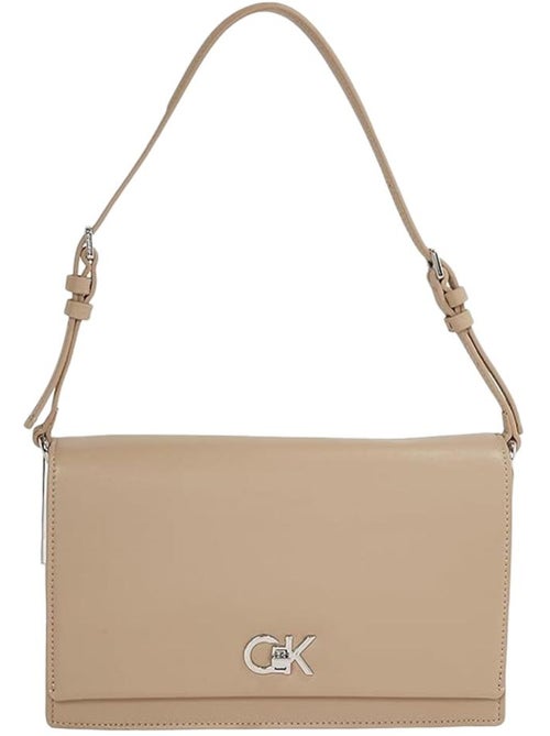 Mala de Ombro Feminina Calvin Klein Jeans Elongated Castanho Claro - Kiabi Mala de Ombro Feminina Calvin Klein Jeans Elongated Castanho Claro - Kiabi