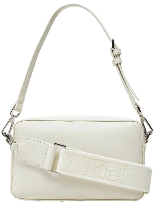 Mala de Tiracolo Calvin Klein Jeans CK Must Convertible Bege para Mulher - Kiabi Mala de Tiracolo Calvin Klein Jeans CK Must Convertible Bege para Mulher - Kiabi