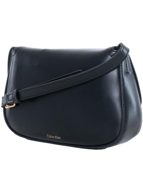 Mala Tiracolo Preta Calvin Klein Jeans Ck Flap para Mulher - Kiabi Mala Tiracolo Preta Calvin Klein Jeans Ck Flap para Mulher - Kiabi