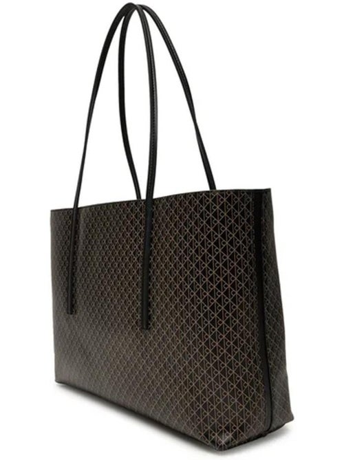 Mala Tote Calvin Klein Jeans Emblem AOP Preta para Mulher - Kiabi Mala Tote Calvin Klein Jeans Emblem AOP Preta para Mulher - Kiabi