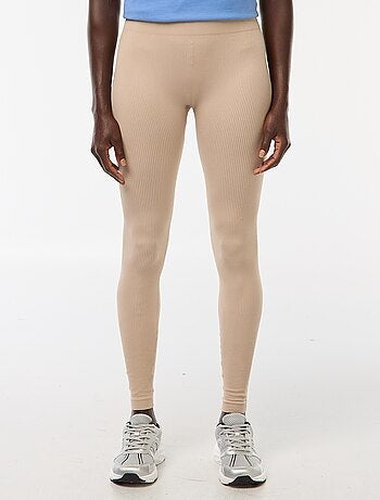 Malha elástica canelada em costura