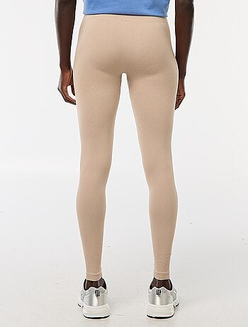 Malha elástica canelada em costura