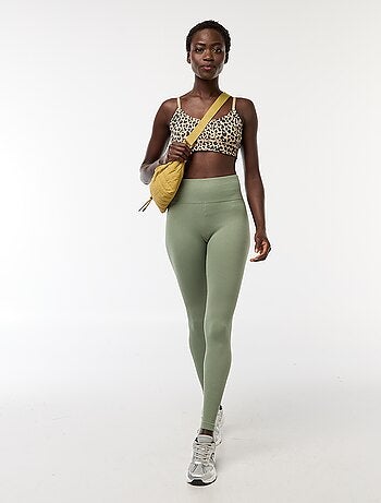 Malha elástica canelada em costura