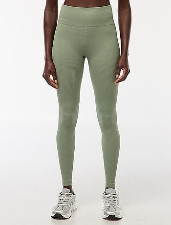 Malha elástica canelada em costura