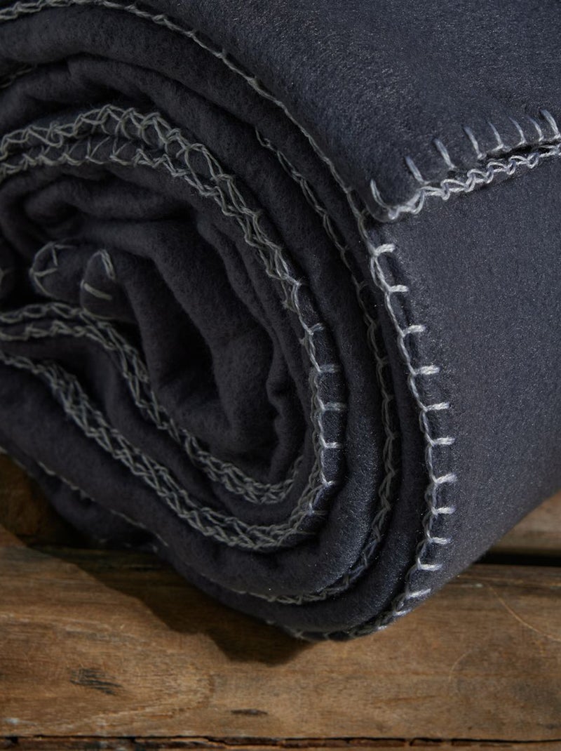 Manta com acabamentos contrastantes CINZA - Kiabi