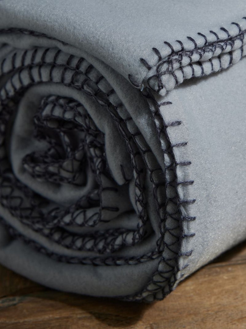 Manta com acabamentos contrastantes CINZA - Kiabi