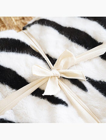 Manta macia com padrão de zebra e verso em veludo