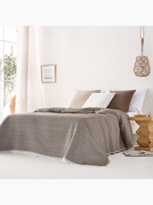 Manta plaid em tecido texturizado de fio tingido, relevo em favo de mel e franjas - Gamusi. - Kiabi Manta plaid em tecido texturizado de fio tingido, relevo em favo de mel e franjas - Gamusi. - Kiabi