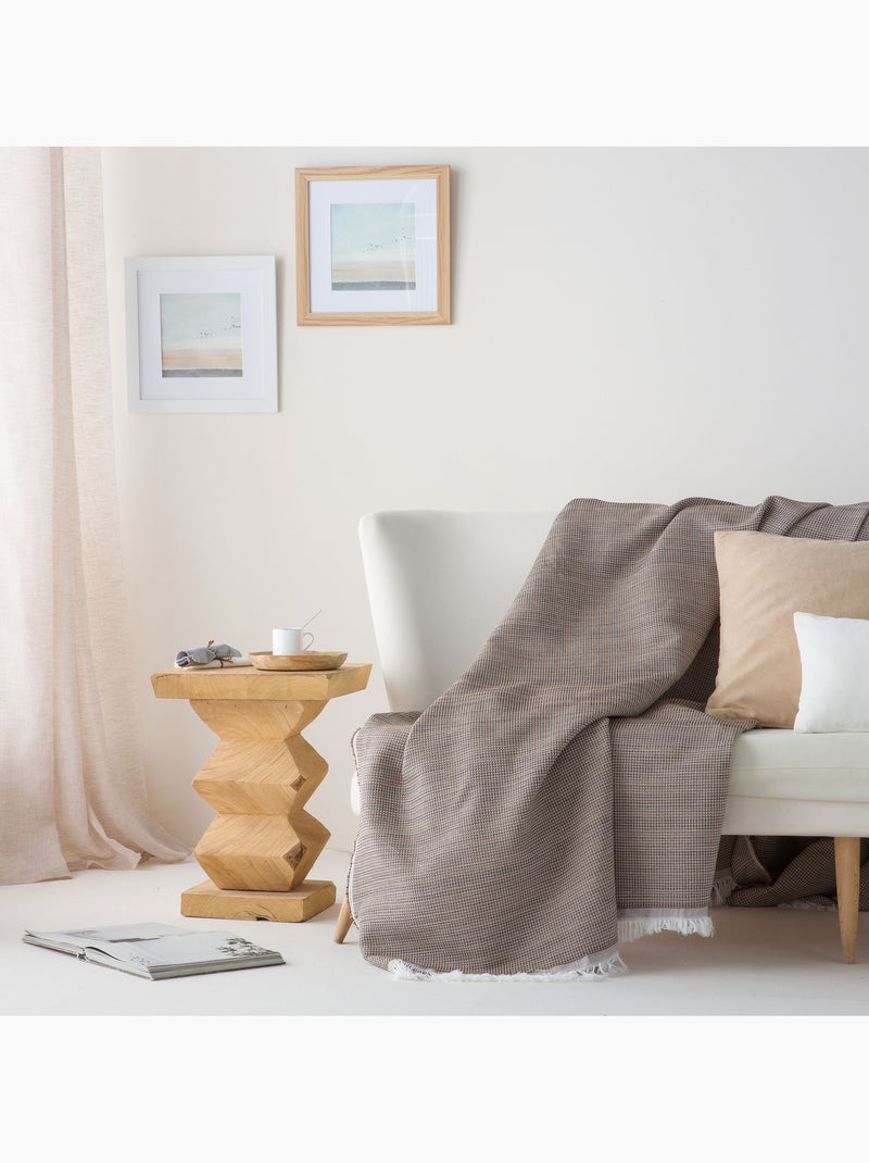 Manta plaid em tecido texturizado de fio tingido, relevo em favo de mel e franjas - Gamusi. Castanho-chocolate - Kiabi