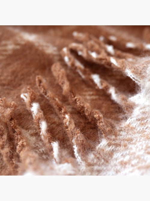 Manta xadrez com aspeto de mohair e franjas - Kiabi Manta xadrez com aspeto de mohair e franjas - Kiabi