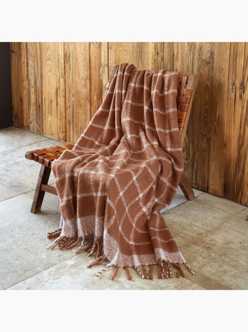 Manta xadrez com aspeto de mohair e franjas - Kiabi Manta xadrez com aspeto de mohair e franjas - Kiabi