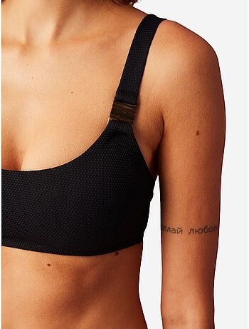 Maya top de biquíni com alças e detalhe de acessório penti